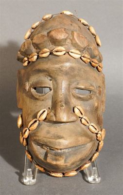  Oshogbo Mask: En Skildring av Andlig Kraft och Mystisk Glädje!